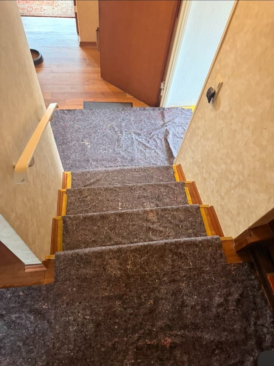 Innenraum während der Renovierung mit Schutzabdeckung