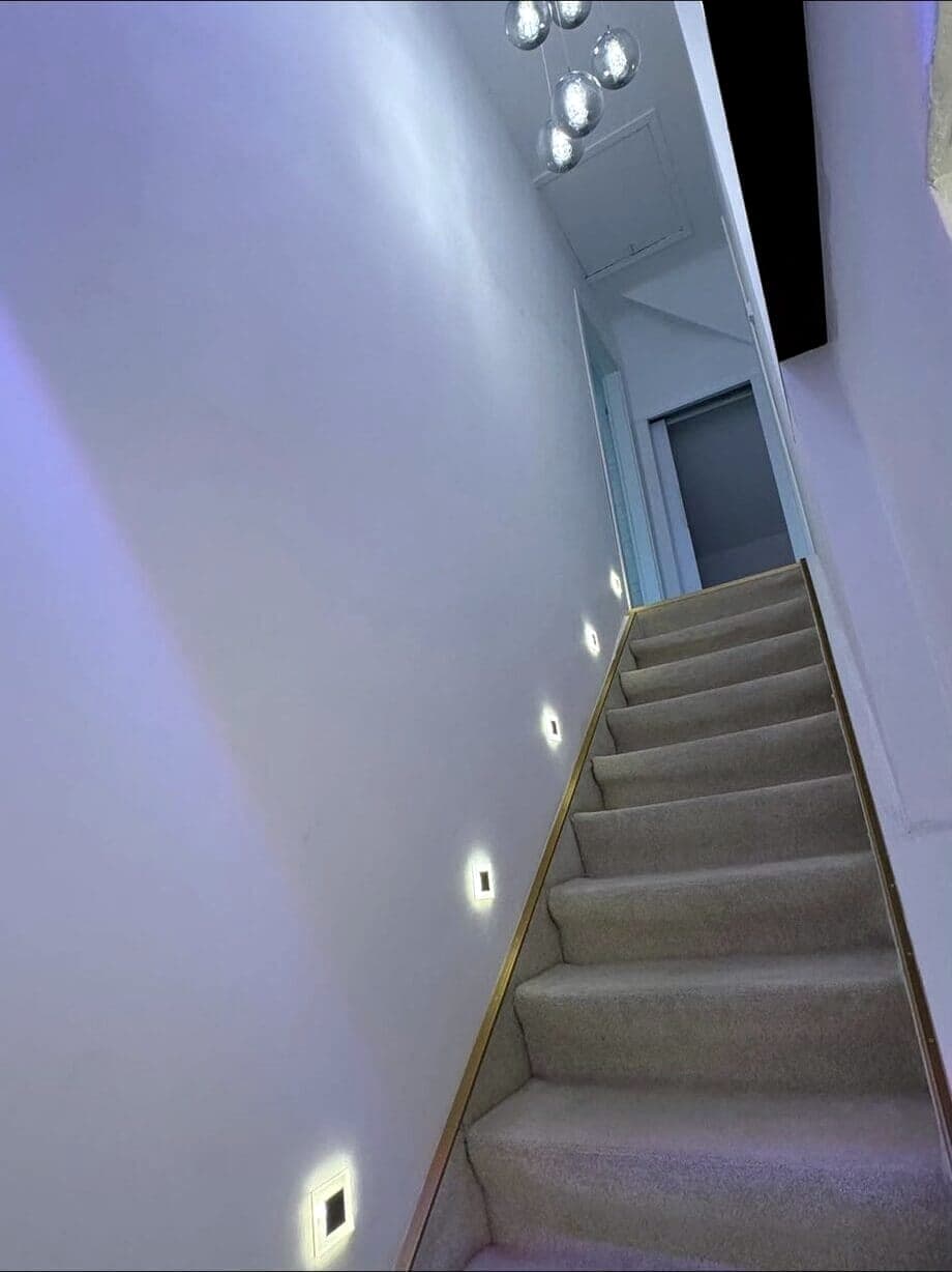 Treppe mit neuer Stufenbeleuchtung