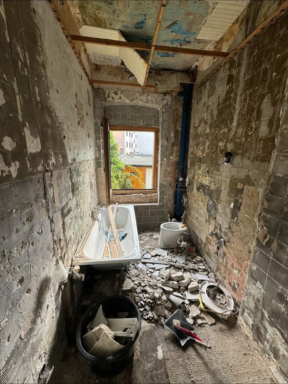 Vollgestellte Wohnung vor der Haushaltsauflösung